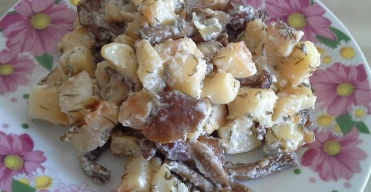 Жареная картошка с маринованными грибами