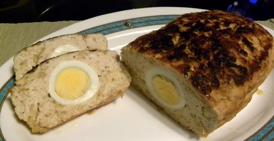 Куриный рулет с яйцом