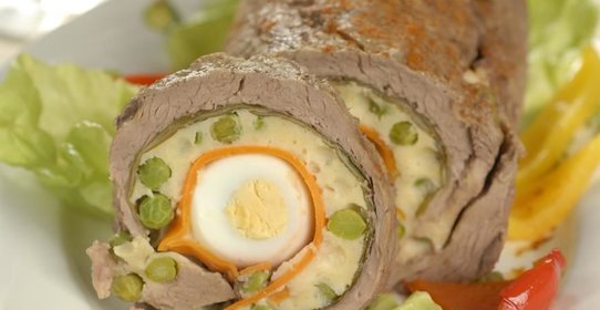 Рулет из говядины с морковью и шпинатом