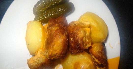 Картофель с тефтелями