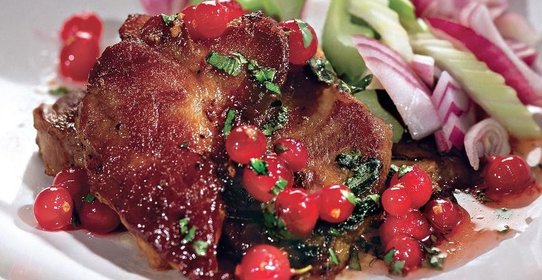 Баранина с красной смородиной