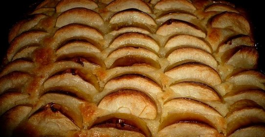 Пышный яблочный пирог