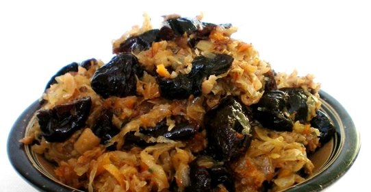 Капуста, тушенная с черносливом