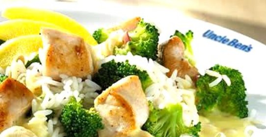 Куриная грудка с брокколи и манго