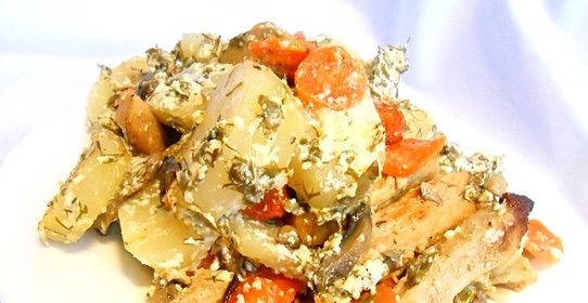 Тушеная картошка со свининой в мультиварке