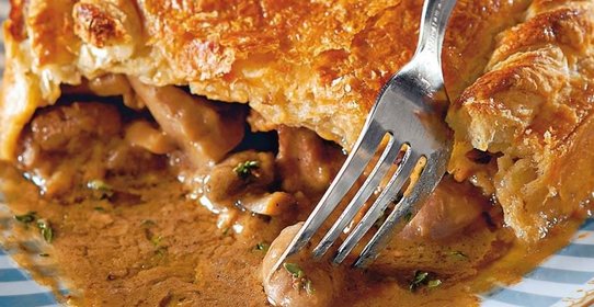 Пирог с мясом, почками и грибами