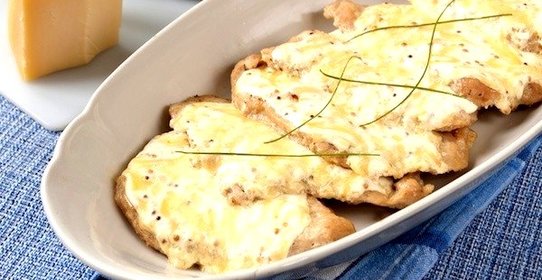 Отбивные со сметанно-горчичной заливкой