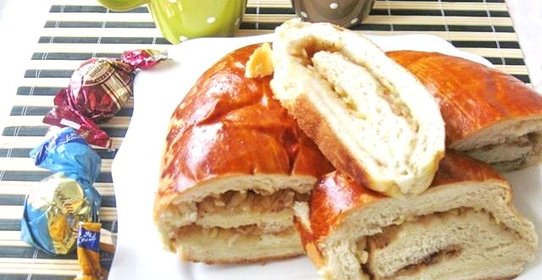 Рулет с яблоками и корицей