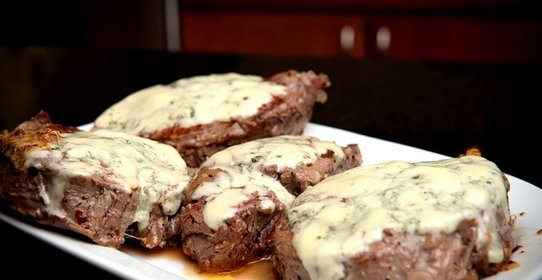 Жареное мясо с чесноком