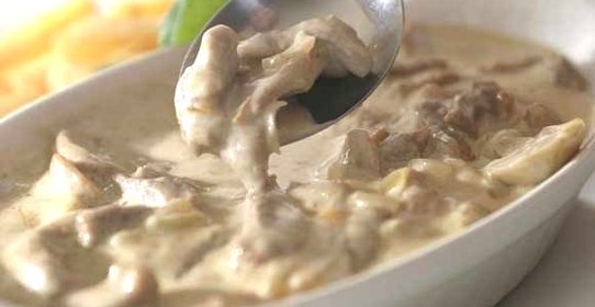 Говядина, тушеная в сметане