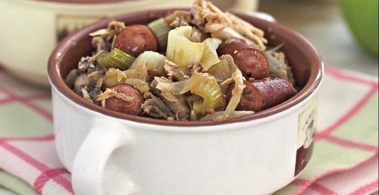 Быстрое рагу из курицы с колбасками