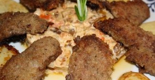 Утиная грудка с грибным рагу и картофелем