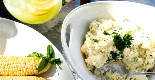 Картофельный салат с мятой и ароматной заправкой