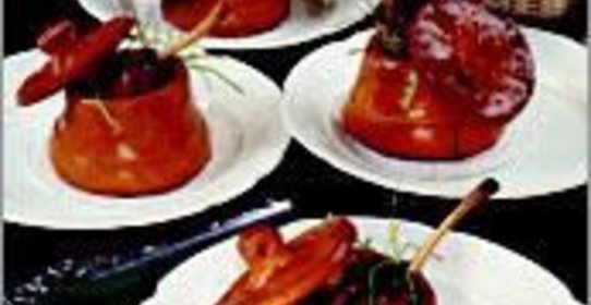 Горшочек с грибами и фаршированными куриными крылышками