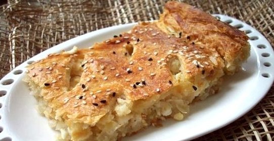 Слоеный пирог с капустой и яйцом
