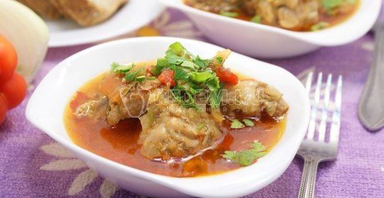 Тушеная курица с овощами