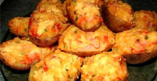 Фаршированный картофель с плавленным сыром и копченостями