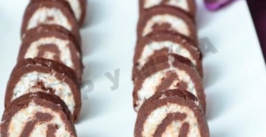 Рулет из печенья с кокосовой начинкой