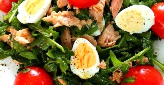 Салат с тунцом и рукколой