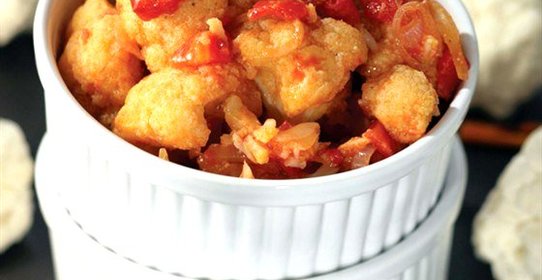 Цветная капуста, тушенная с томатами и корицей