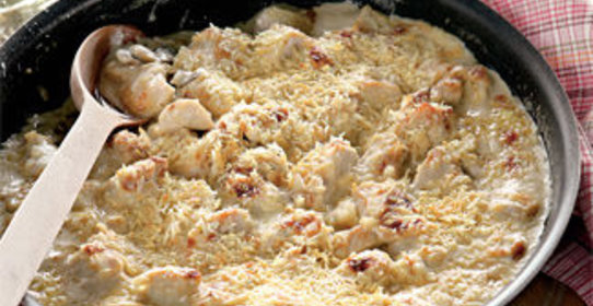 Курица в винно-грибном соусе