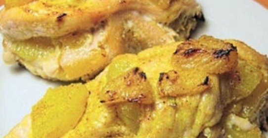 Куриное филе с ананасами