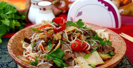 Жареная говядина с овощами