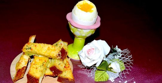 Воскресный завтрак из яиц и крутонов