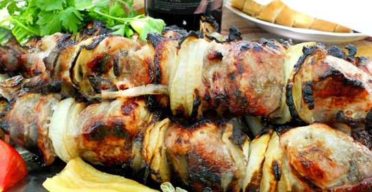 Шашлык из свинины с лимоном и луком