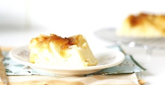 Быстрая шарлотка с яблоками