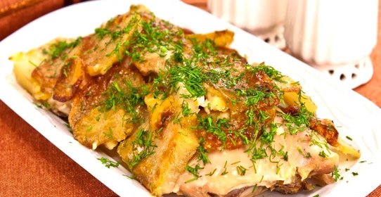 Курица с картофелем, запеченные под майонезом