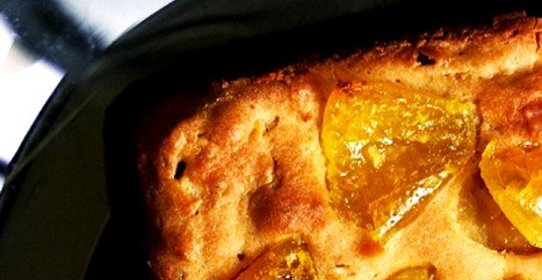 Пирог на кефире с желтым кумкватом