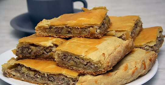 Пирог с сыром и мясом