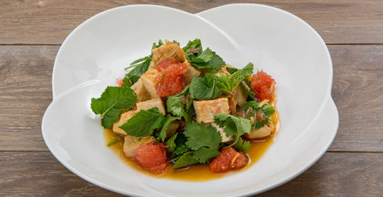 Тайский салат с курицей за 15 минут