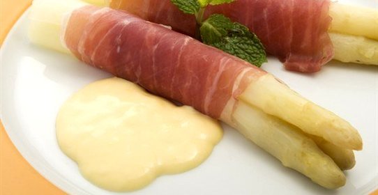 Рулеты из ветчины со спаржей и майонезом