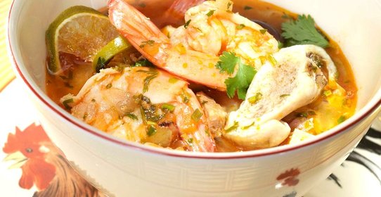 Солянка с пастой том-ям и лимонной травой