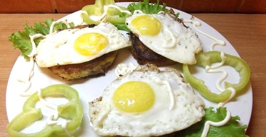 Украинские колдуны или драники с начинкой и яйцом