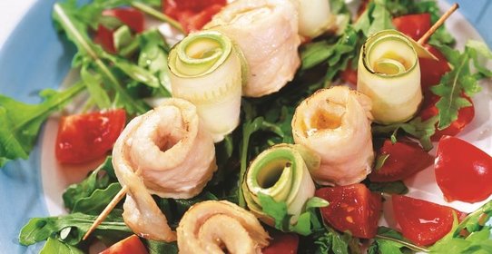 Рулетики из кефали и кабачков