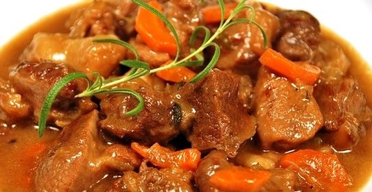 Тушеное мясо с грибами