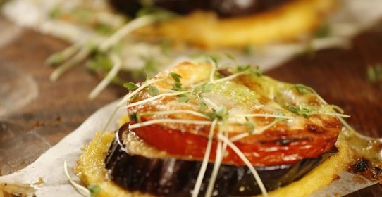 Овощи на поленте