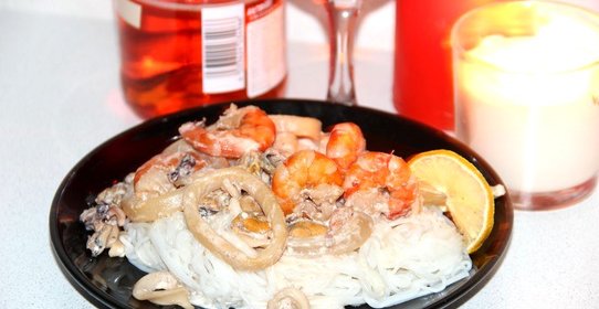 Рисовая лапша с морепродуктами