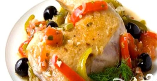 Курица, тушенная с маслинами