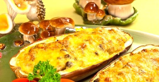 Баклажаны, фаршированные гречкой, грибами и беконом