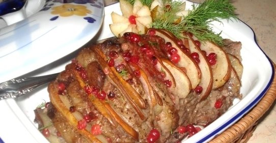 Мясо с грушей в духовке