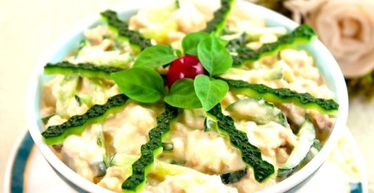 Салат с куриным филе и огурцами
