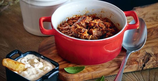 Кокинисто, мясное рагу с овощами