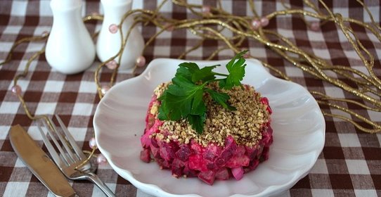 Салат Здоровье со свеклой