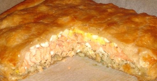 Пирог с семгой и рисом