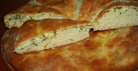 Пироги с тремя видами сыра, чесноком и зеленью