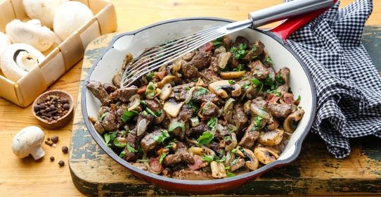 Печенка с грибами и беконом